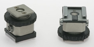 &quot;Hot Shoe&quot; Adapter (2 pc-Buchsen für Sync-Kabel)