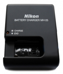 Akkuladegerät MH-25 für Nikon EN-EL15